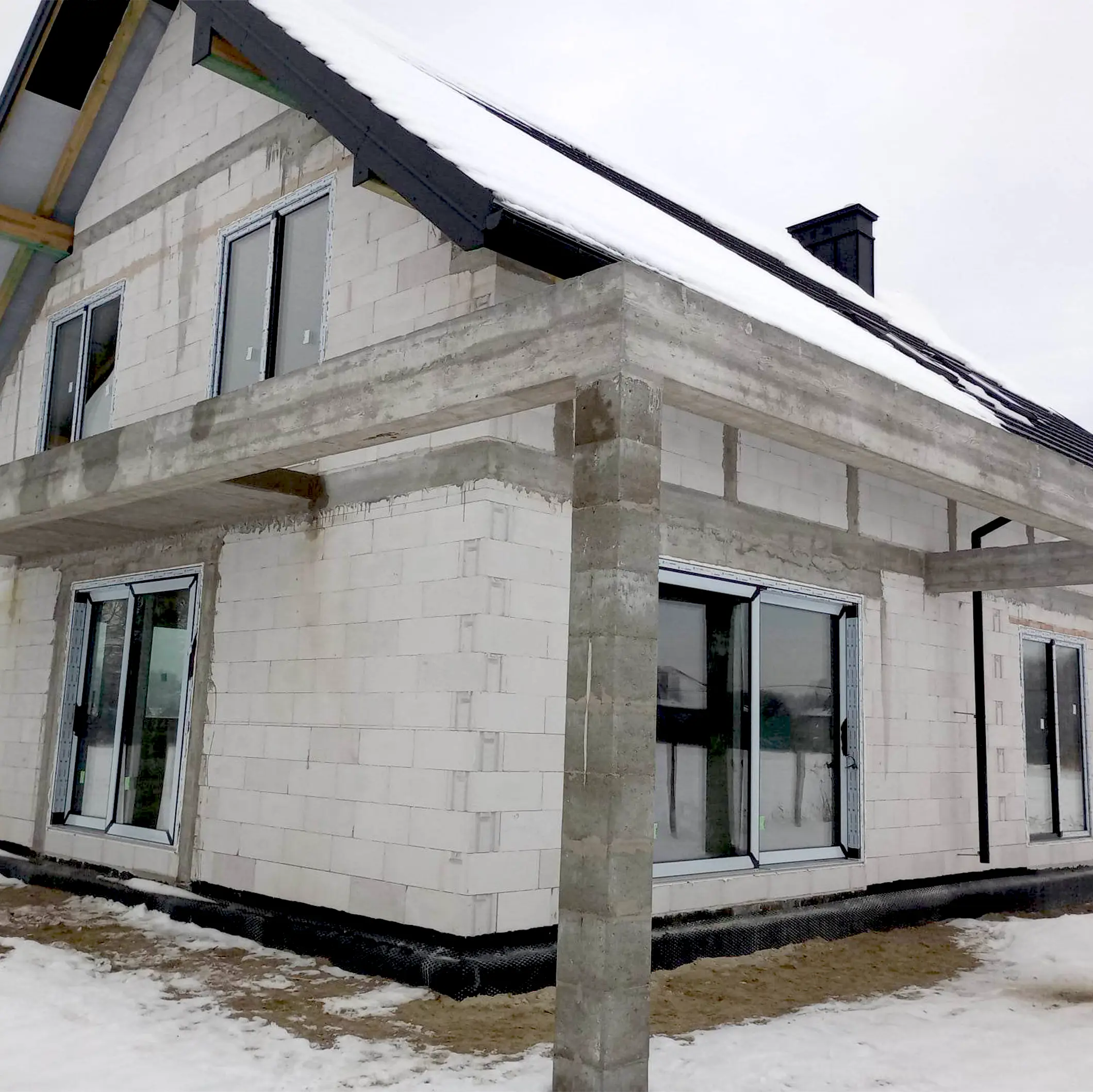 Modernes Einfamilienhaus in Deutschland mit Fenster aus Polen von DEKEA